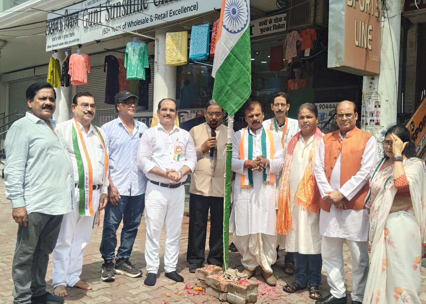 akhil-bharatiya-udyog-vyapar-mandal-dhwajarohan-lucknow.jpg