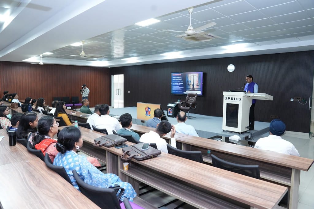 lucknow-up-state-institute-forensic-science-pcs-trainee-officers-dr-gk-goswami.jpg