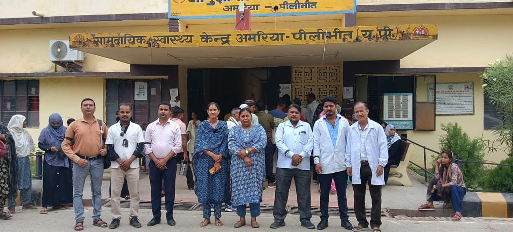 pilibhit-nhm-samvida-karmchari-kala-fita-virodh.jpg