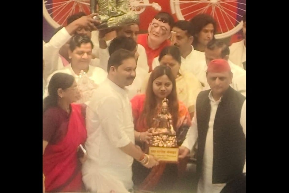 ratnesh-gangwar-akhilesh-yadav-sapa-join-pilibhit.jpg
