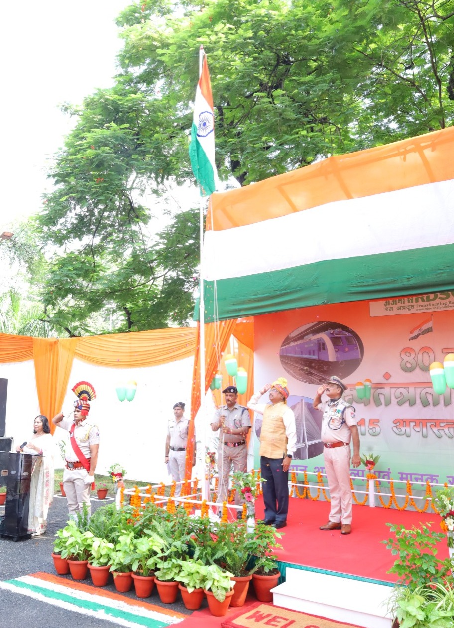 rdso-lucknow-independence-day-2026-prabhas-dansana-flag-hoisting.jpg